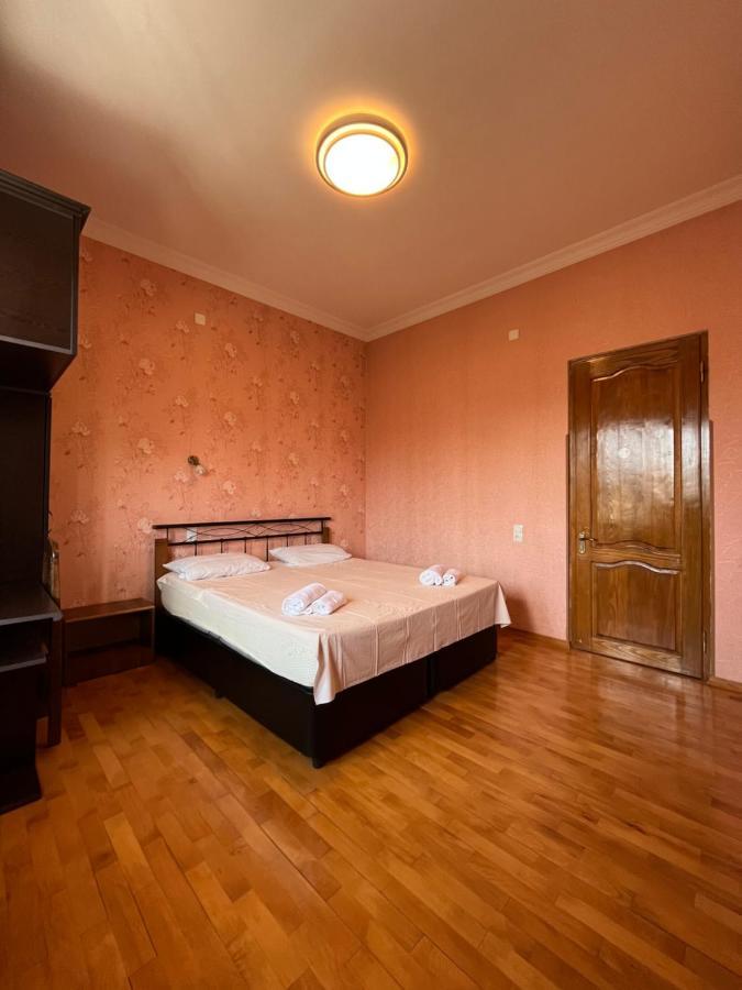 Hotel House On Ganja Street à Koutaïssi Extérieur photo